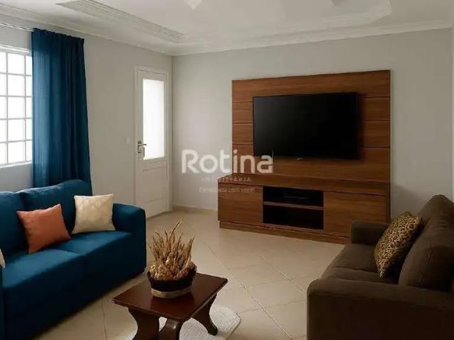 Casa / Sobrado para Venda em Uberlândia/MG Presidente Roosevelt 5 Quartos