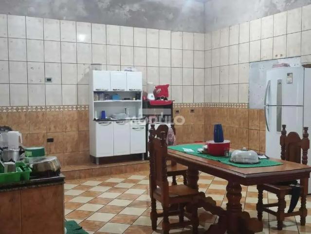 Casa / Sobrado para Venda em Uberlândia/MG Presidente Roosevelt 6 Quartos