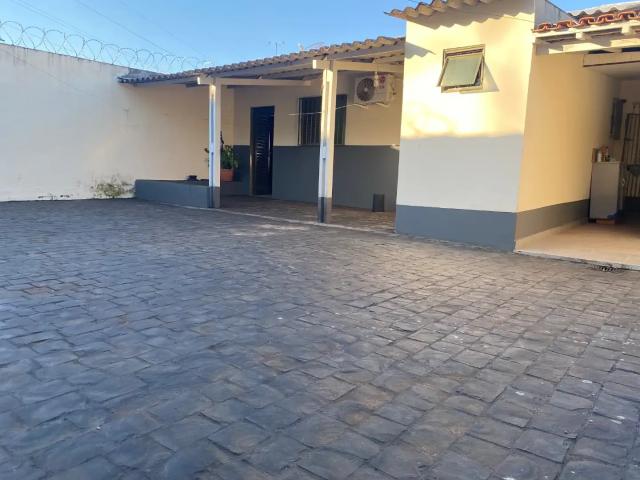 Casa / Sobrado para Venda em Uberlândia/MG Residencial Gramado 2 Quartos