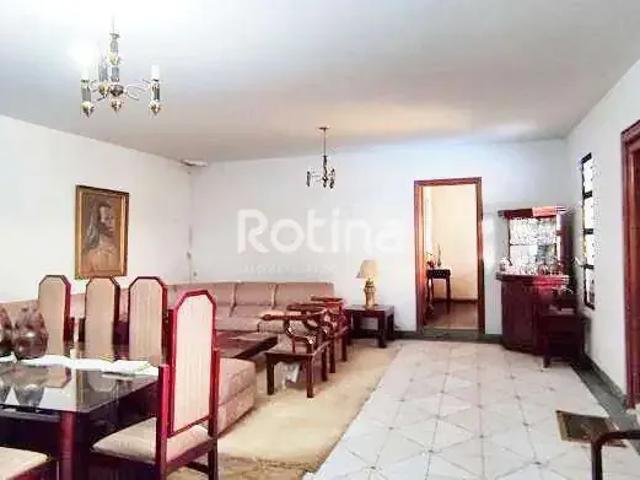 Casa / Sobrado para Venda em Uberlândia/MG Tabajaras 4 Quartos