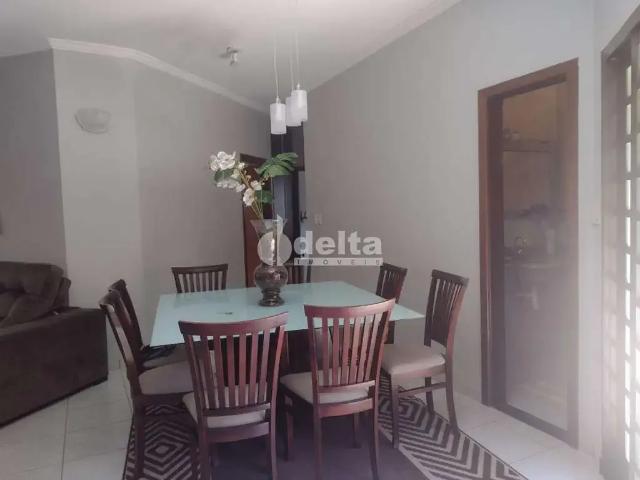 Casa / Sobrado para Venda em Uberlândia/MG Tubalina 3 Quartos