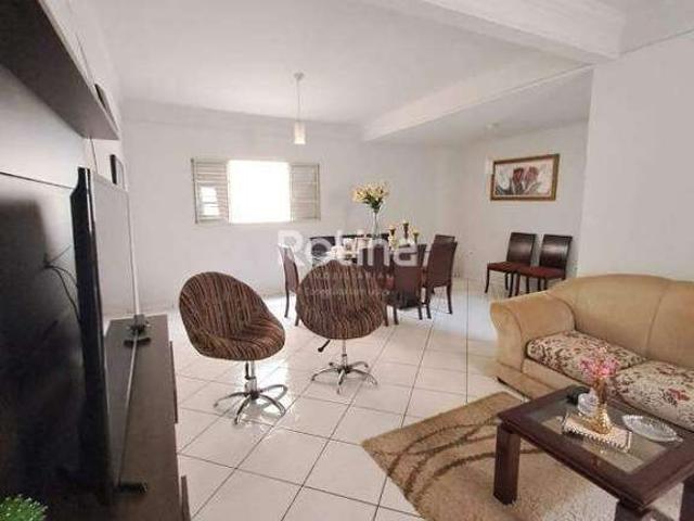 Casa / Sobrado para Venda em Uberlândia/MG Tubalina 3 Quartos