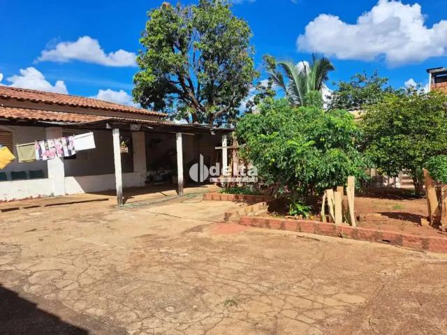 Casa / Sobrado para Venda em Uberlândia/MG Tubalina 3 Quartos