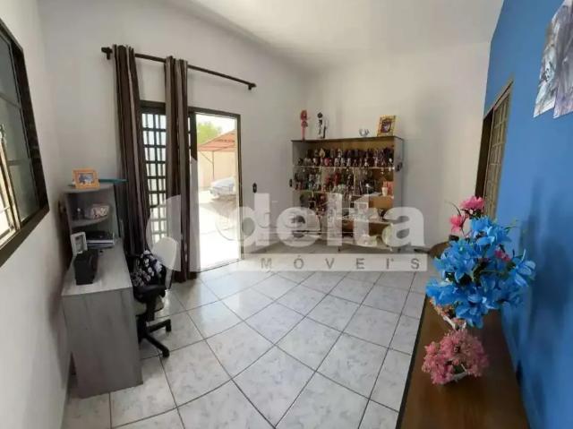 Casa / Sobrado para Venda em Uberlândia/MG Tubalina 4 Quartos