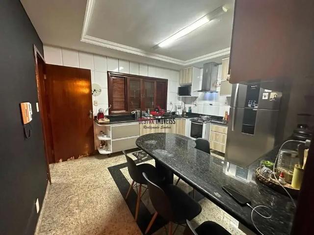 Casa / Sobrado para Venda em Uberlândia/MG Tubalina 5 Quartos