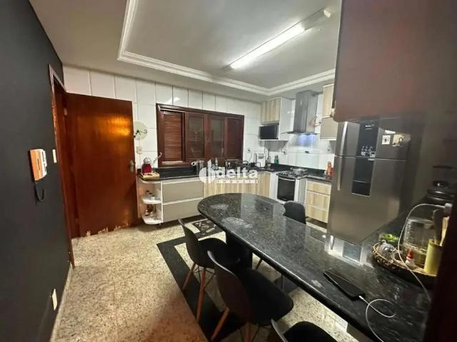 Casa / Sobrado para Venda em Uberlândia/MG Tubalina 5 Quartos