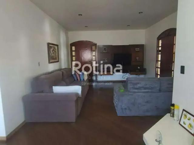 Casa / Sobrado para Venda em Uberlândia/MG Vigilato Pereira 4 Quartos