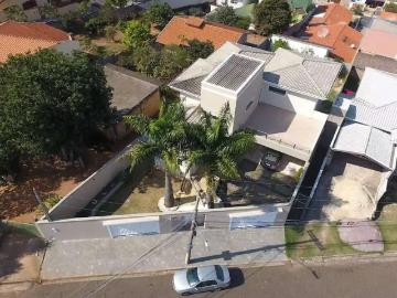 Casa / Sobrado para Venda em Valinhos/SP Jardim São Francisco 4 Quartos