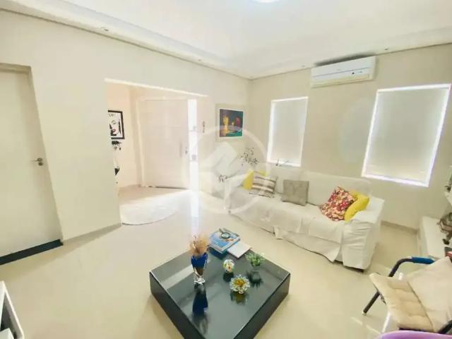 Casa / Sobrado para Venda em Valinhos/SP Parque das Colinas 4 Quartos