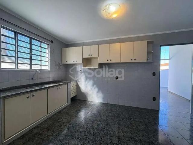 Casa / Sobrado para Venda em Valinhos/SP Vila Ramaciotti 3 Quartos
