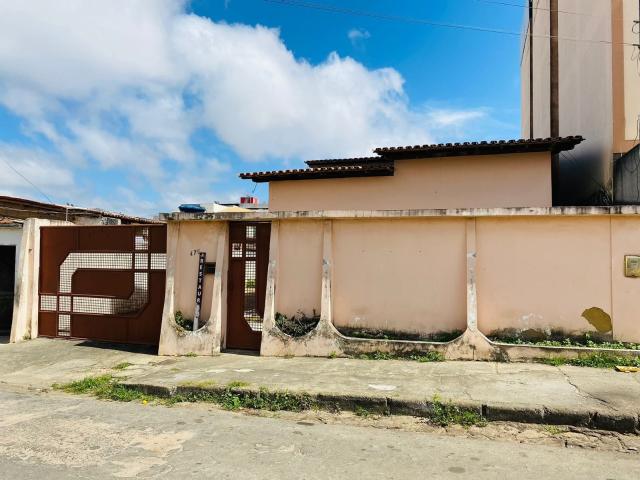 Casa / Sobrado para Venda em Vitória da Conquista/BA Alto Maron 3 Quartos