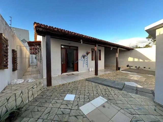 Casa / Sobrado para Venda em Vitória da Conquista/BA Alto Maron 3 Quartos