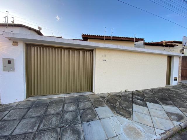 Casa / Sobrado para Venda em Vitória da Conquista/BA Recreio 4 Quartos
