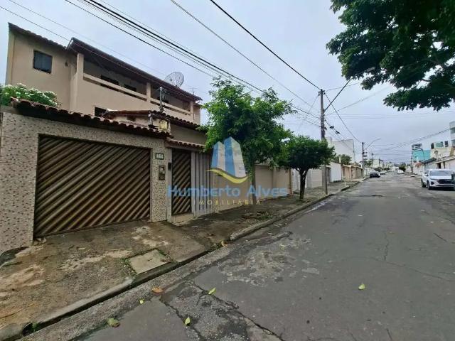 Casa / Sobrado para Venda em Vitória da Conquista/BA Recreio 4 Quartos