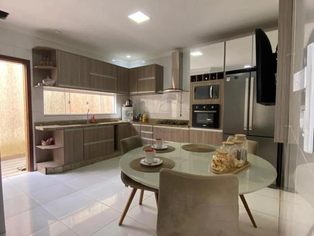 Casa / Sobrado para Venda em Vitória da Conquista/BA São Pedro 3 Quartos
