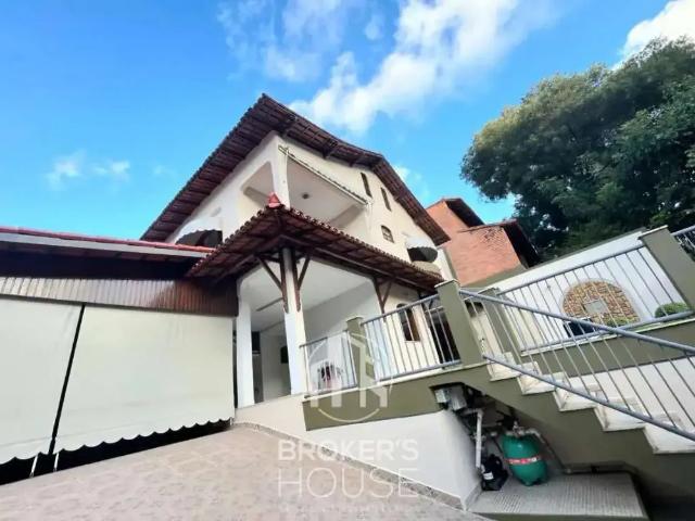 Casa / Sobrado para Venda em Vitória/ES Fradinhos 4 Quartos