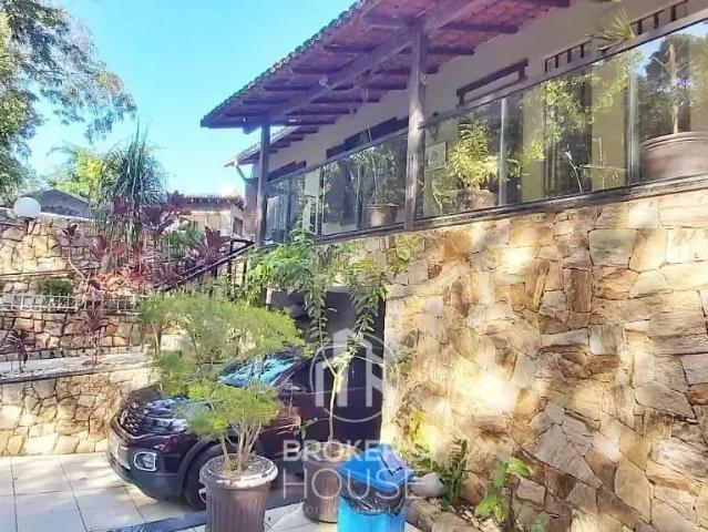 Casa / Sobrado para Venda em Vitória/ES Fradinhos 5 Quartos