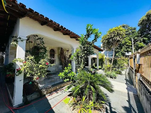 Casa / Sobrado para Venda em Vitória/ES Morada de Camburi 4 Quartos