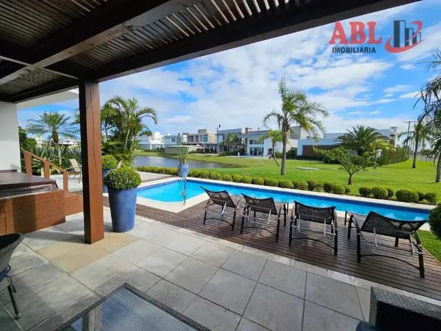 Casa / Sobrado para Venda em Xangri Lá/RS Centro 4 Quartos