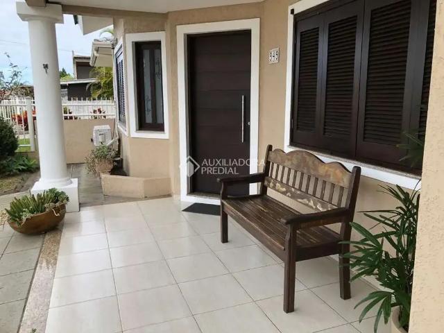Casa / Sobrado para Venda em Xangri Lá/RS Centro 4 Quartos