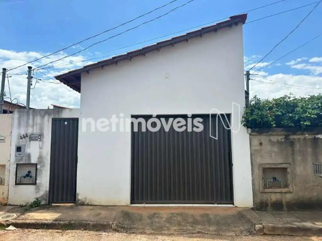 Casa / Sobrado para Venda em Abaeté/MG Centro 2 Quartos