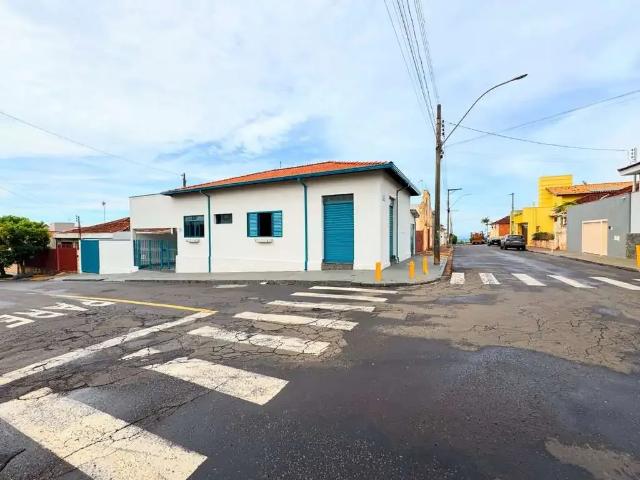 Casa / Sobrado para Venda em Altinópolis/SP Centro 2 Quartos
