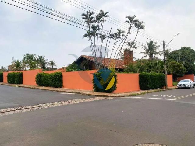 Casa / Sobrado para Venda em Assis/SP Centro 5 Quartos