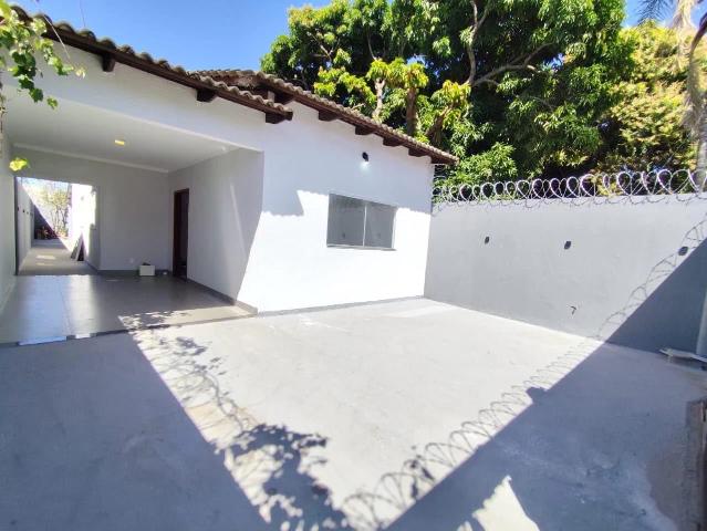 Casa / Sobrado para Venda em Aparecida de Goiânia/GO Cardoso Continuação 3 Quartos
