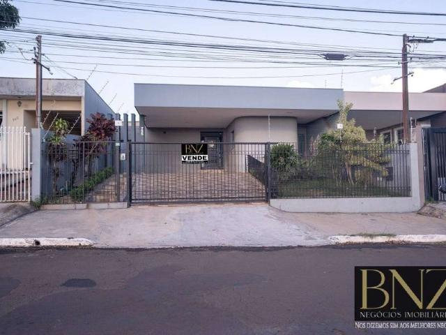 Casa / Sobrado para Venda em Apucarana/PR Jardim Morumbi 5 Quartos