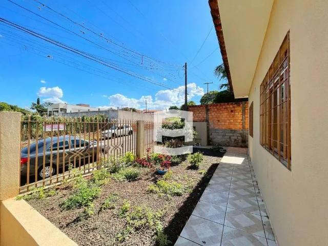 Casa / Sobrado para Venda em Apucarana/PR Jardim Menegazzo 3 Quartos