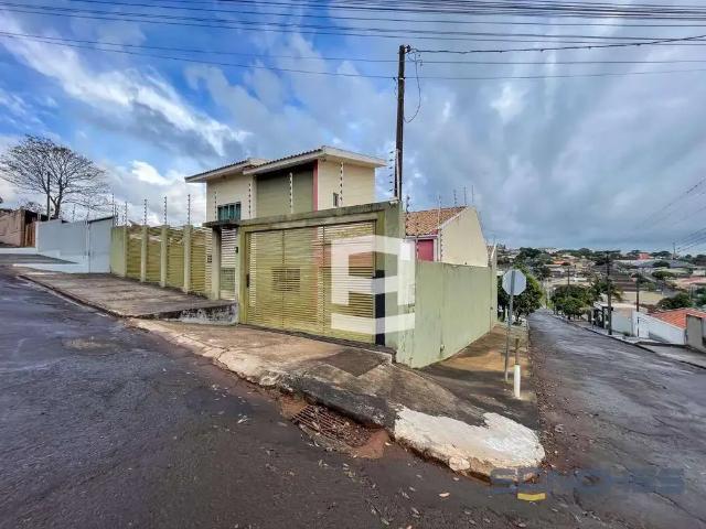 Casa / Sobrado para Venda em Apucarana/PR Núcleo Habitacional Osmar G Freire 4 Quartos