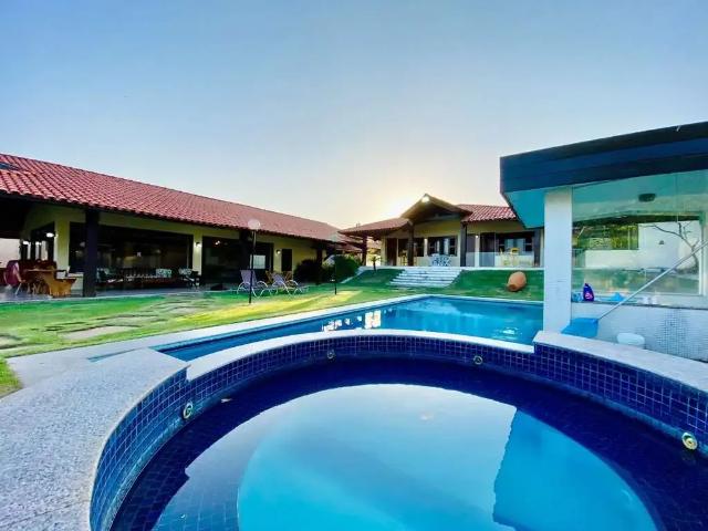 Casa / Sobrado para Venda em Aquiraz/CE Centro 4 Quartos