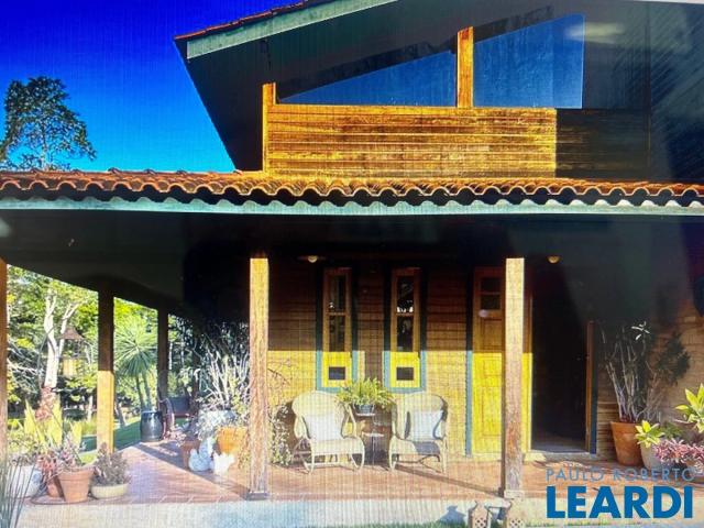 Casa / Sobrado para Venda em Araçariguama/SP Bairro da Lagoa 3 Quartos