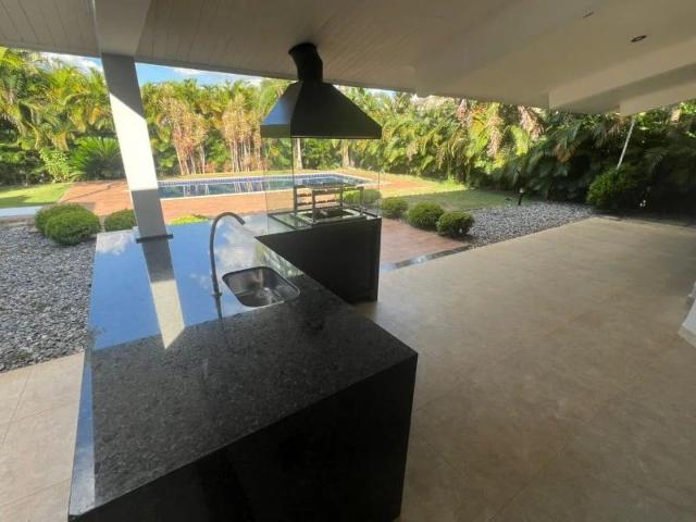 Casa / Sobrado para Venda em Araçoiaba da Serra/SP Lago Azul 4 Quartos
