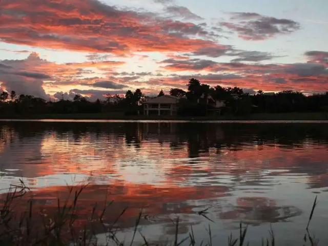 Casa / Sobrado para Venda em Araçoiaba da Serra/SP Lago Azul 6 Quartos