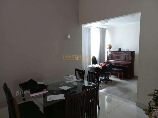 Casa / Sobrado para Venda em Araguari/MG Centro 4 Quartos
