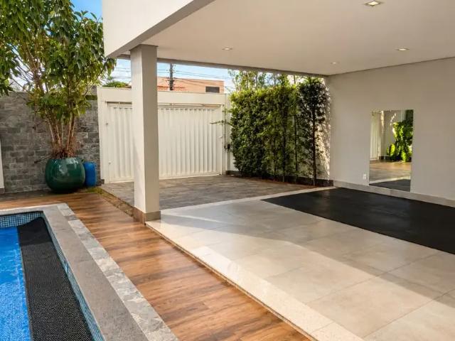 Casa / Sobrado para Venda em Araguari/MG Centro 3 Quartos