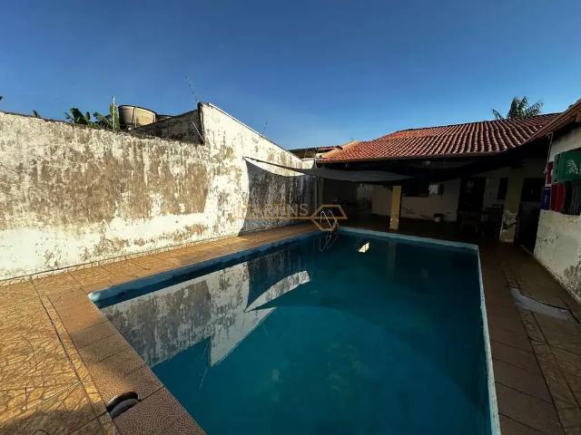 Casa / Sobrado para Venda em Araguari/MG Centro 3 Quartos