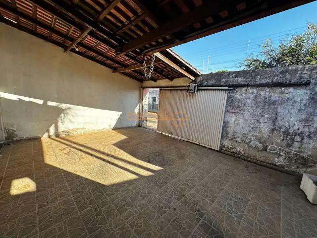 Casa / Sobrado para Venda em Araguari/MG Goiás 3 Quartos