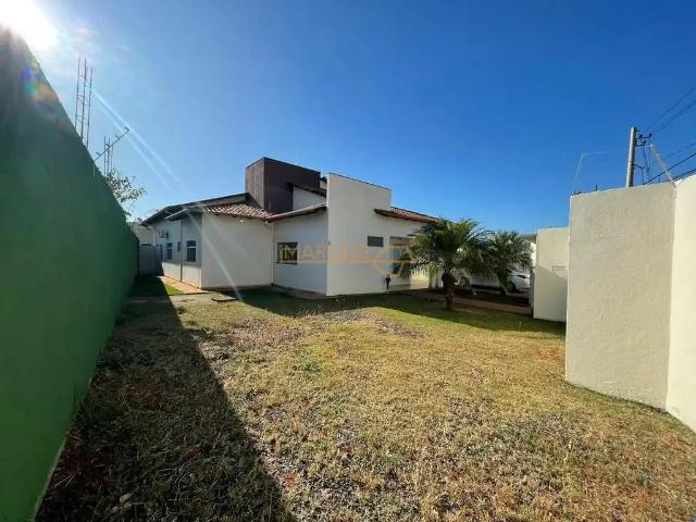 Casa / Sobrado para Venda em Araguari/MG Conjunto Ouro Verde 3 Quartos