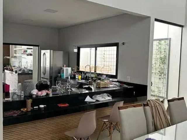 Casa / Sobrado para Venda em Araguari/MG Santiago 3 Quartos