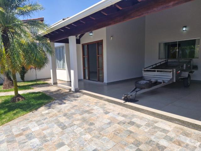 Casa / Sobrado para Venda em Araguari/MG Sibipiruna 3 Quartos