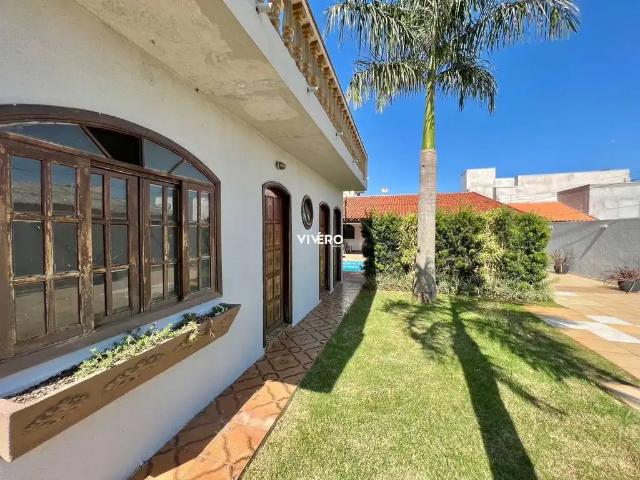 Casa / Sobrado para Venda em Arapongas/PR Centro 5 Quartos