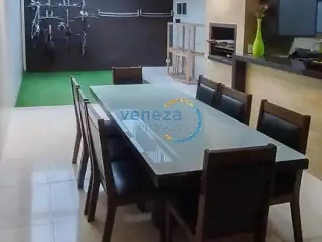 Casa / Sobrado para Venda em Arapongas/PR Conjunto Padre Chico 3 Quartos