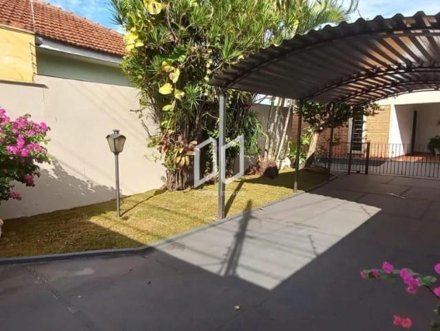 Casa / Sobrado para Venda em Araraquara/SP Centro 4 Quartos
