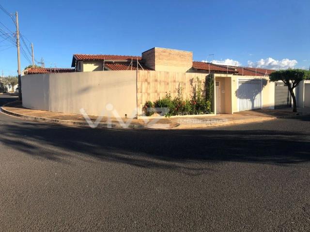 Casa / Sobrado para Venda em Araraquara/SP Jardim Roberto Selmi Dei 3 Quartos