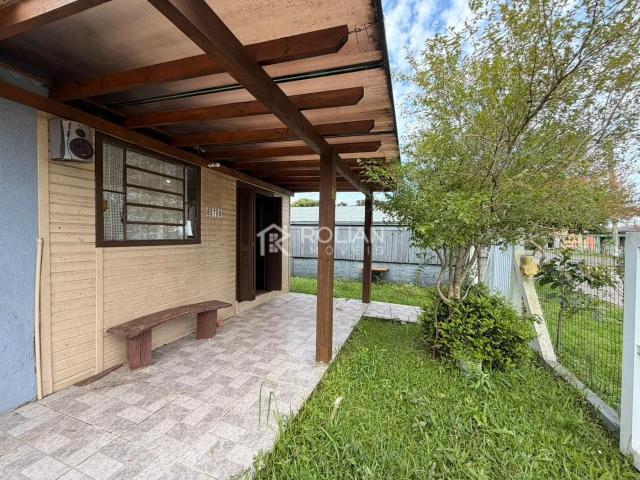 Casa / Sobrado para Venda em Arroio do Sal/RS Centro 2 Quartos
