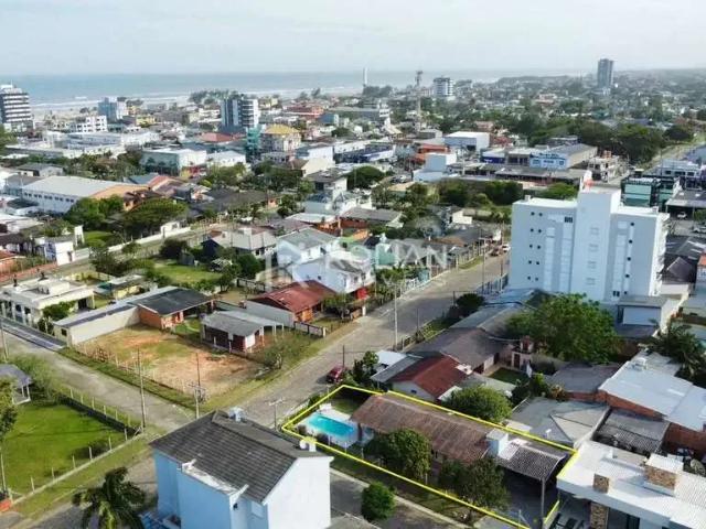 Casa / Sobrado para Venda em Arroio do Sal/RS Centro 3 Quartos