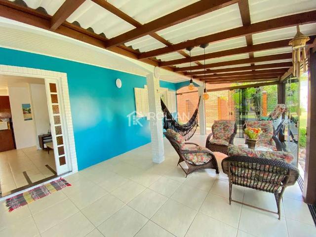 Casa / Sobrado para Venda em Arroio do Sal/RS Centro 4 Quartos