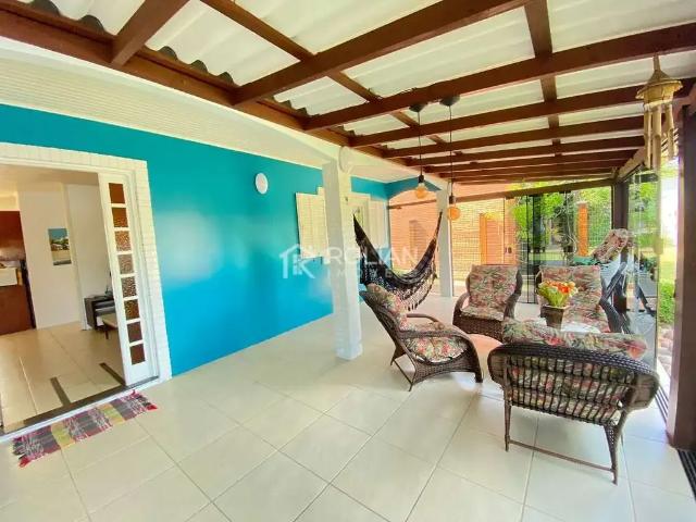 Casa / Sobrado para Venda em Arroio do Sal/RS Centro 4 Quartos